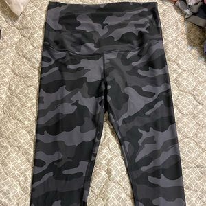 Old Navy camo maternity leggings